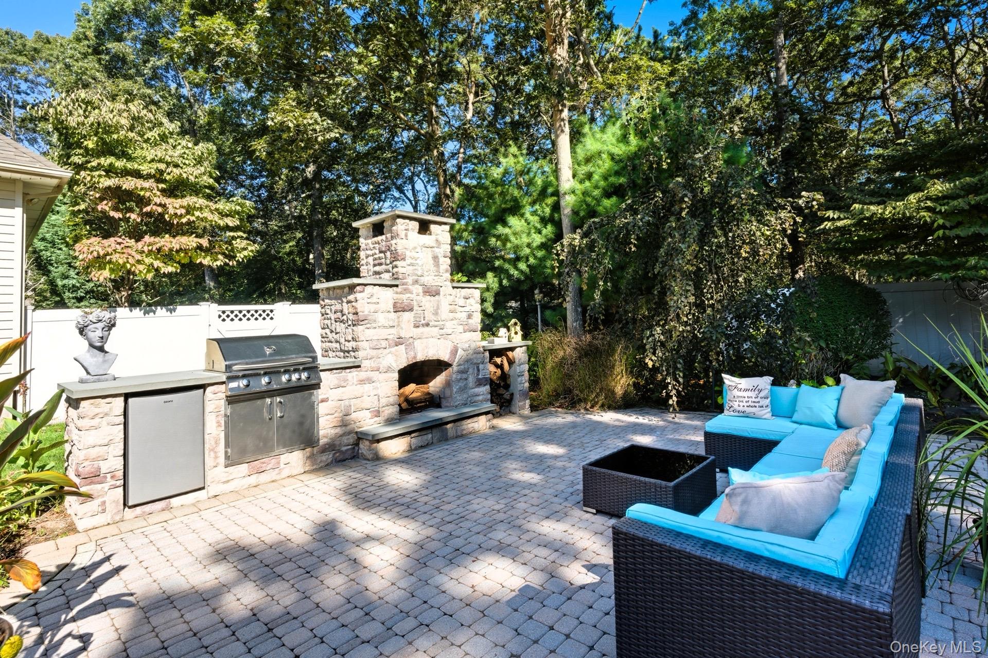 21 E Moriches Riverhead Road Property Photo 2