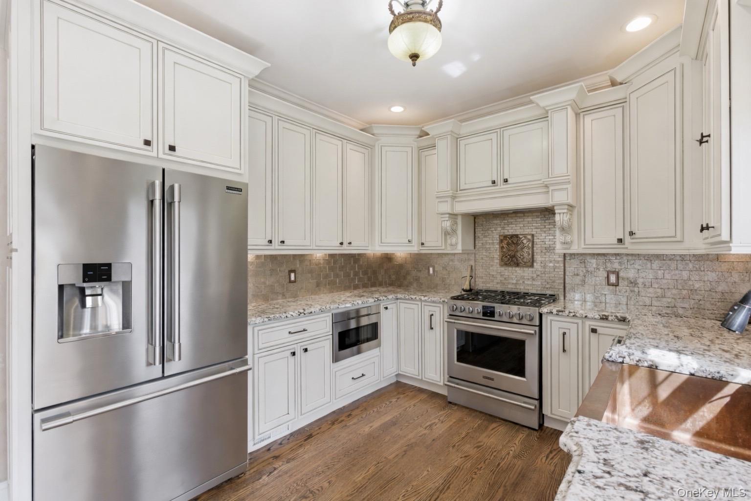 21 E Moriches Riverhead Road Property Photo 6