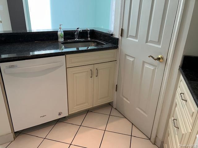 170 Schofield Street 2i Property Photo 15