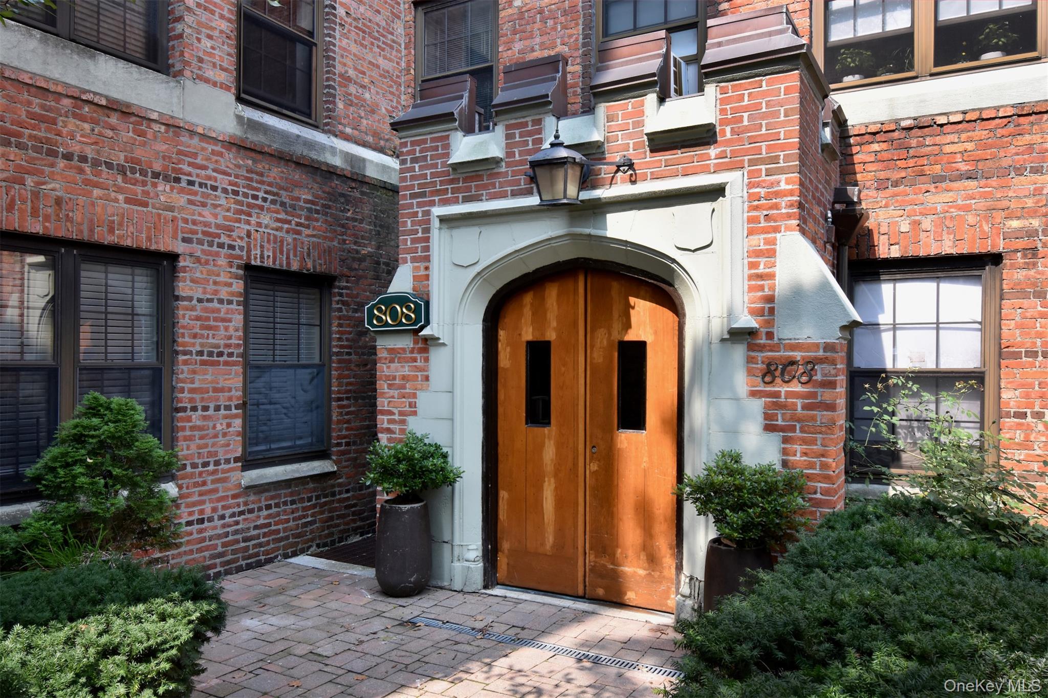 808 Bronx River Road 4E Property Photo 1