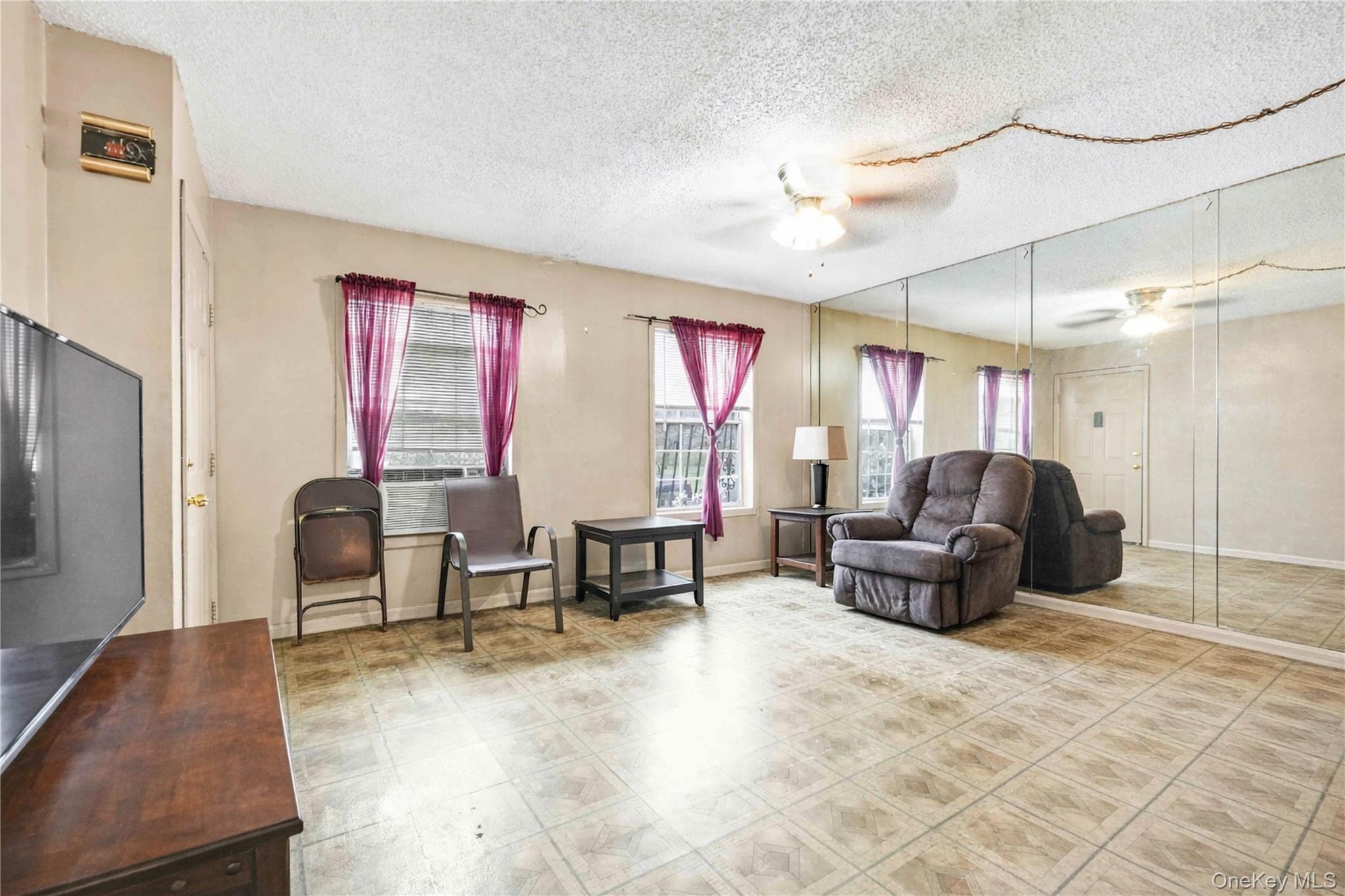 2069 Seward Avenue Property Photo 3