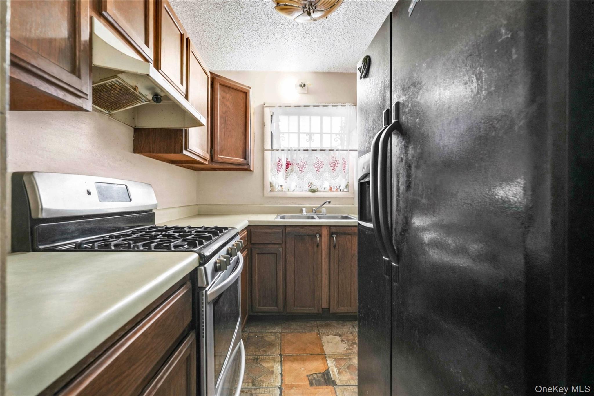 2069 Seward Avenue Property Photo 8