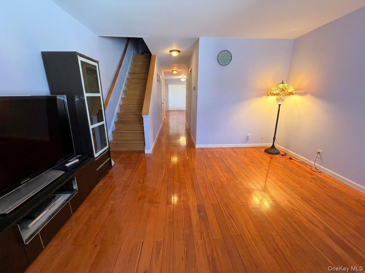 2822 W 16th Street Property Photo 3