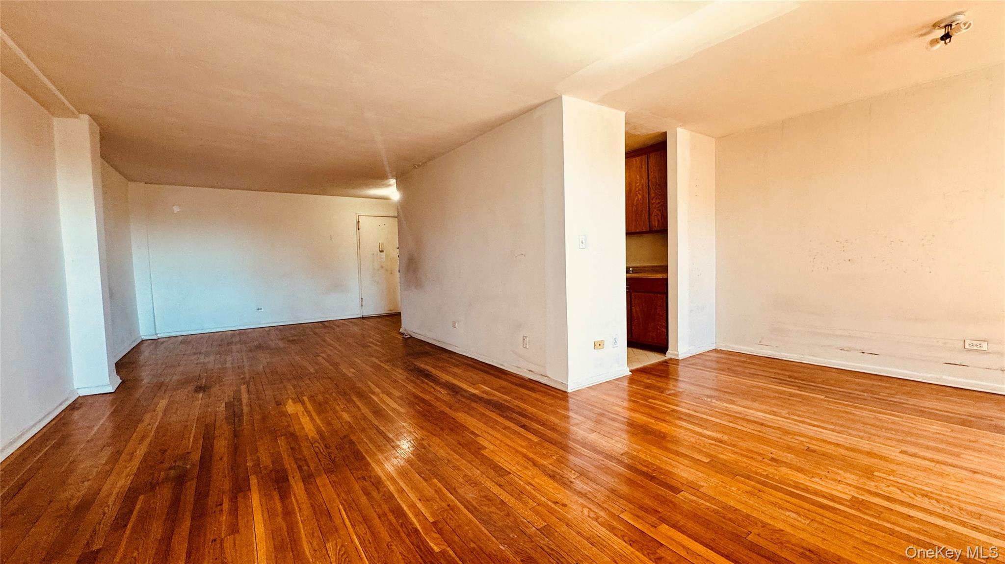 14205 Roosevelt Avenue 611 Property Photo 6