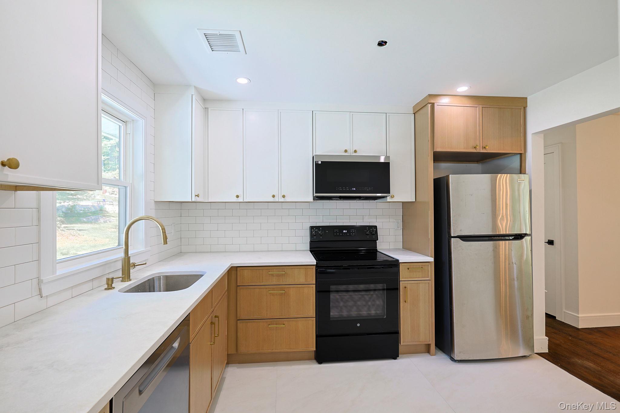 123 Archer Road Property Photo 8