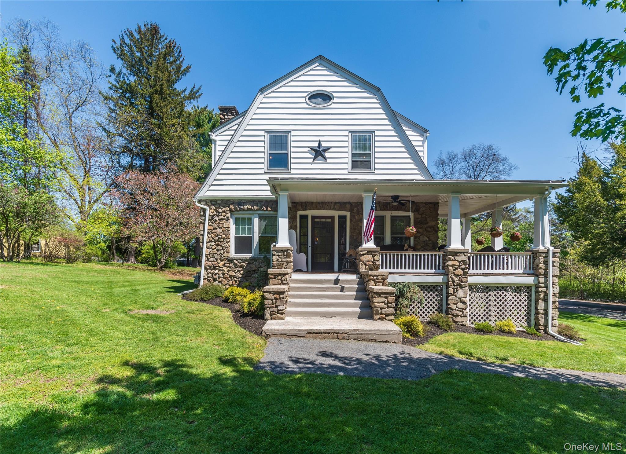 571 Route 17m Property Photo 1