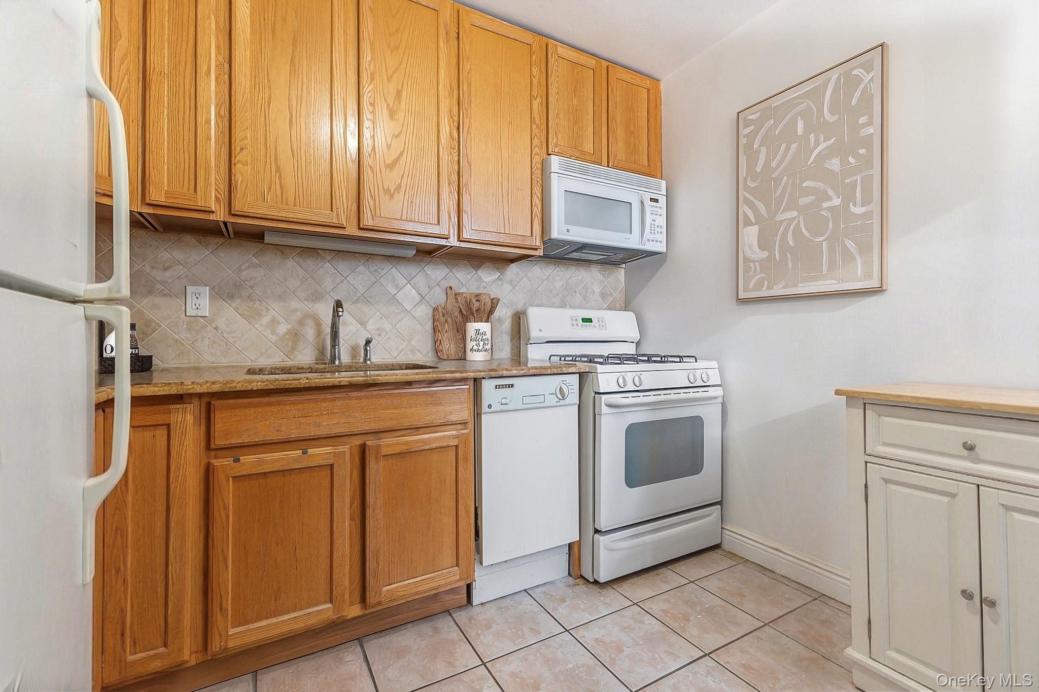 5621 Netherland Avenue 6b Property Photo 5