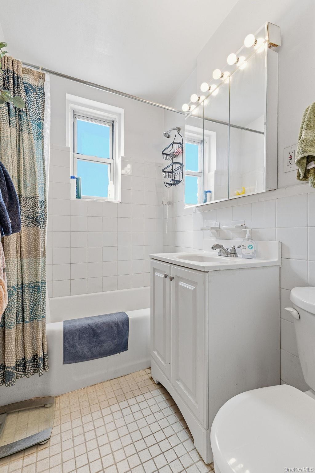 5621 Netherland Avenue 6b Property Photo 6