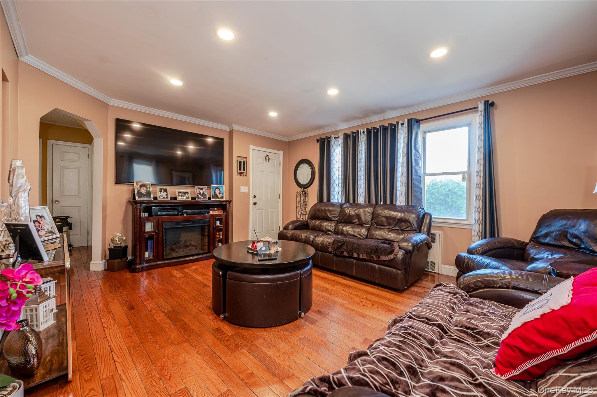 126 Scranton Avenue Property Photo 2