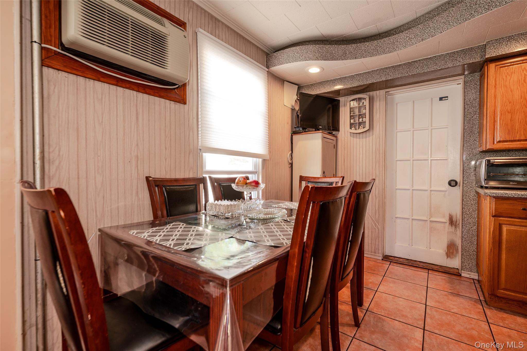 126 Scranton Avenue Property Photo 4