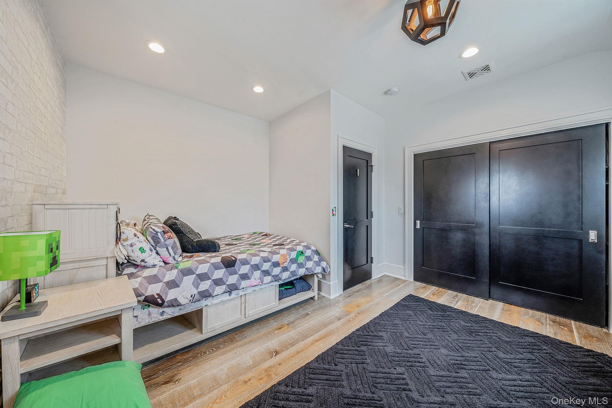 347 Broadway Property Photo 25