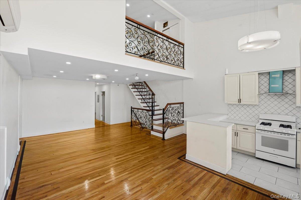 10847 Sutphin Boulevard Property Photo 7