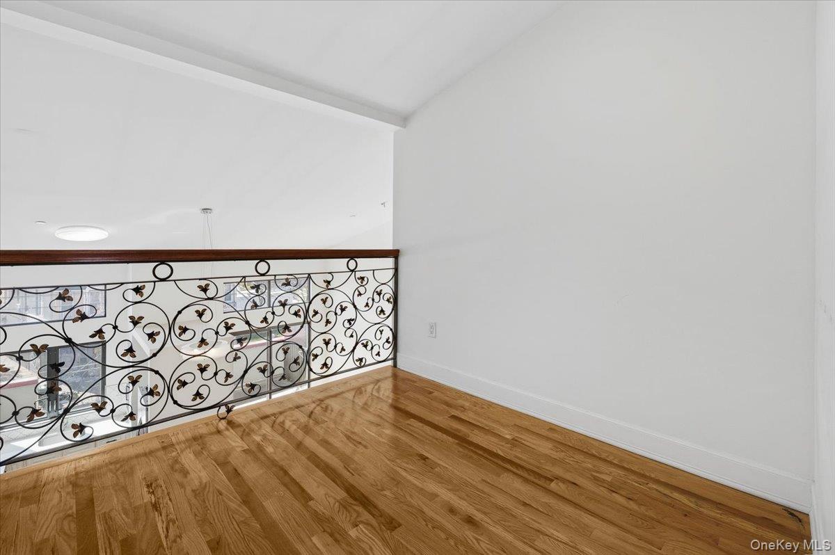 10847 Sutphin Boulevard Property Photo 9