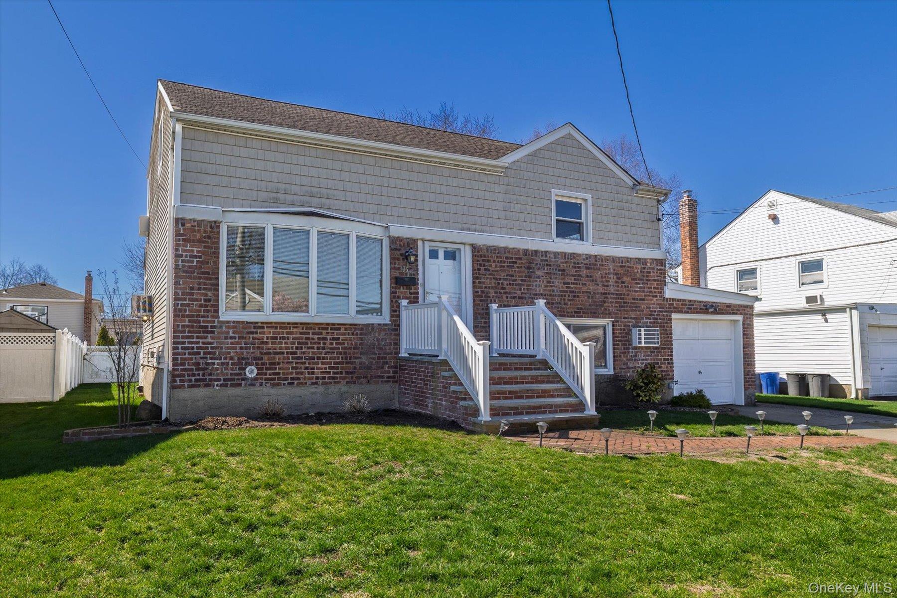 95 Thompson Avenue Property Photo 1