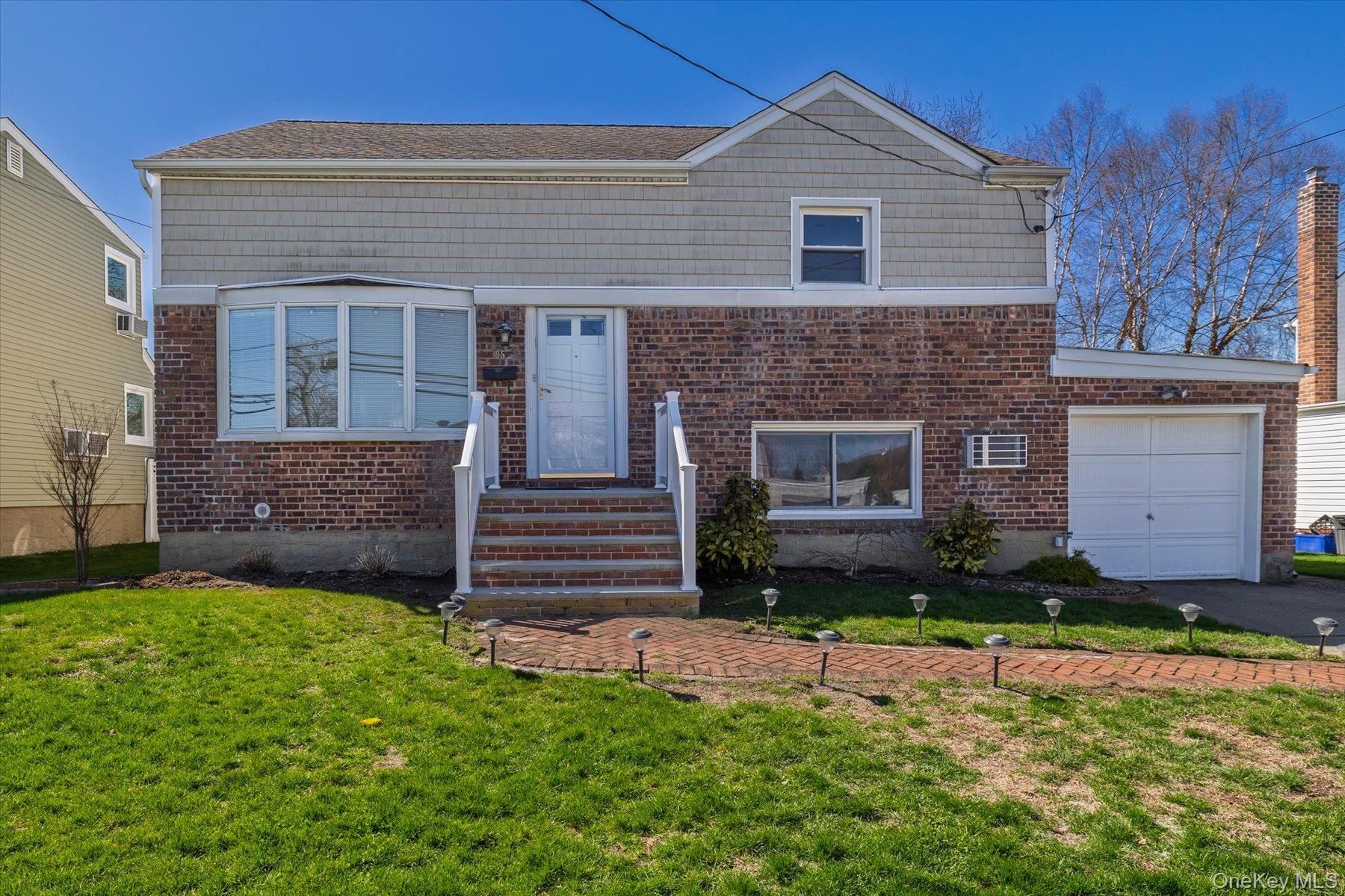 95 Thompson Avenue Property Photo 2
