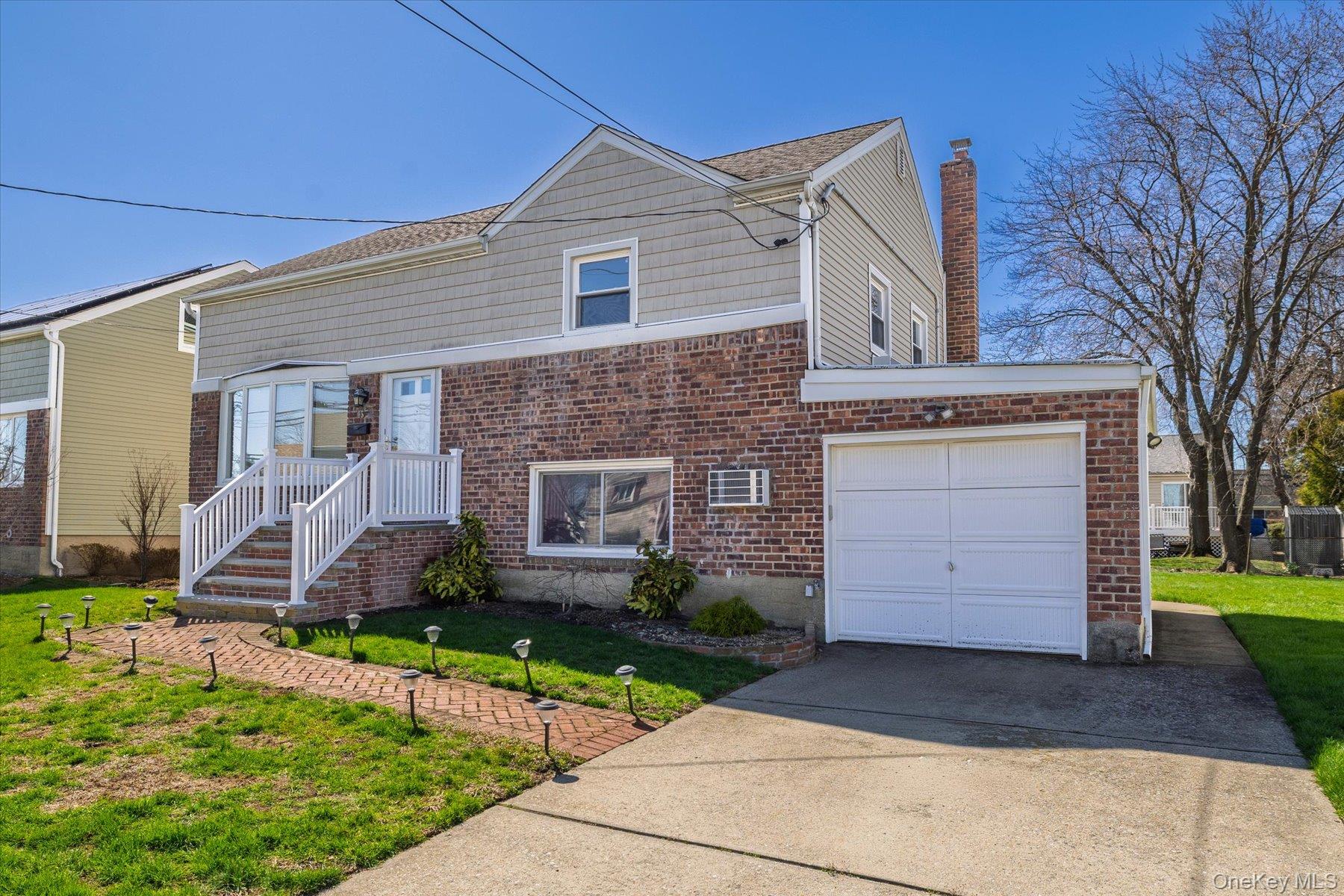 95 Thompson Avenue Property Photo 3