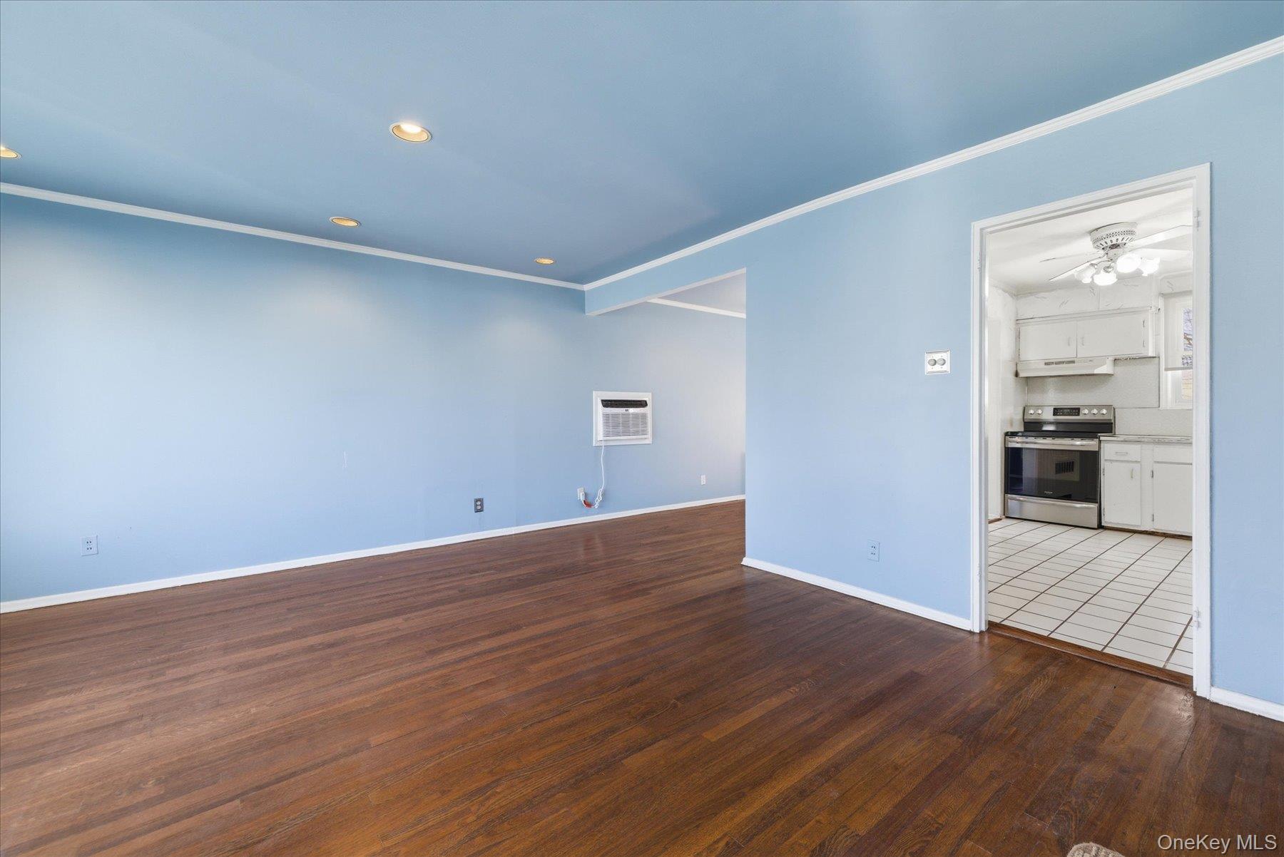 95 Thompson Avenue Property Photo 4