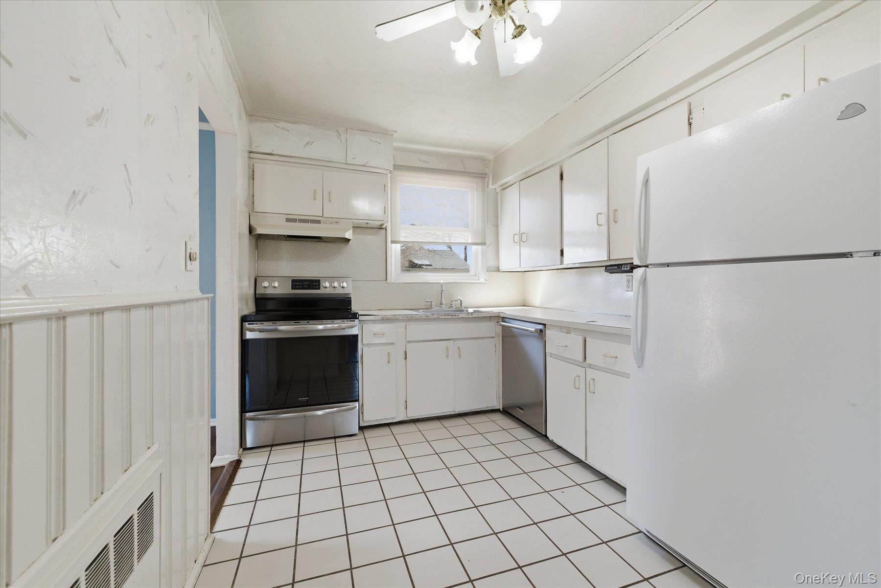 95 Thompson Avenue Property Photo 9