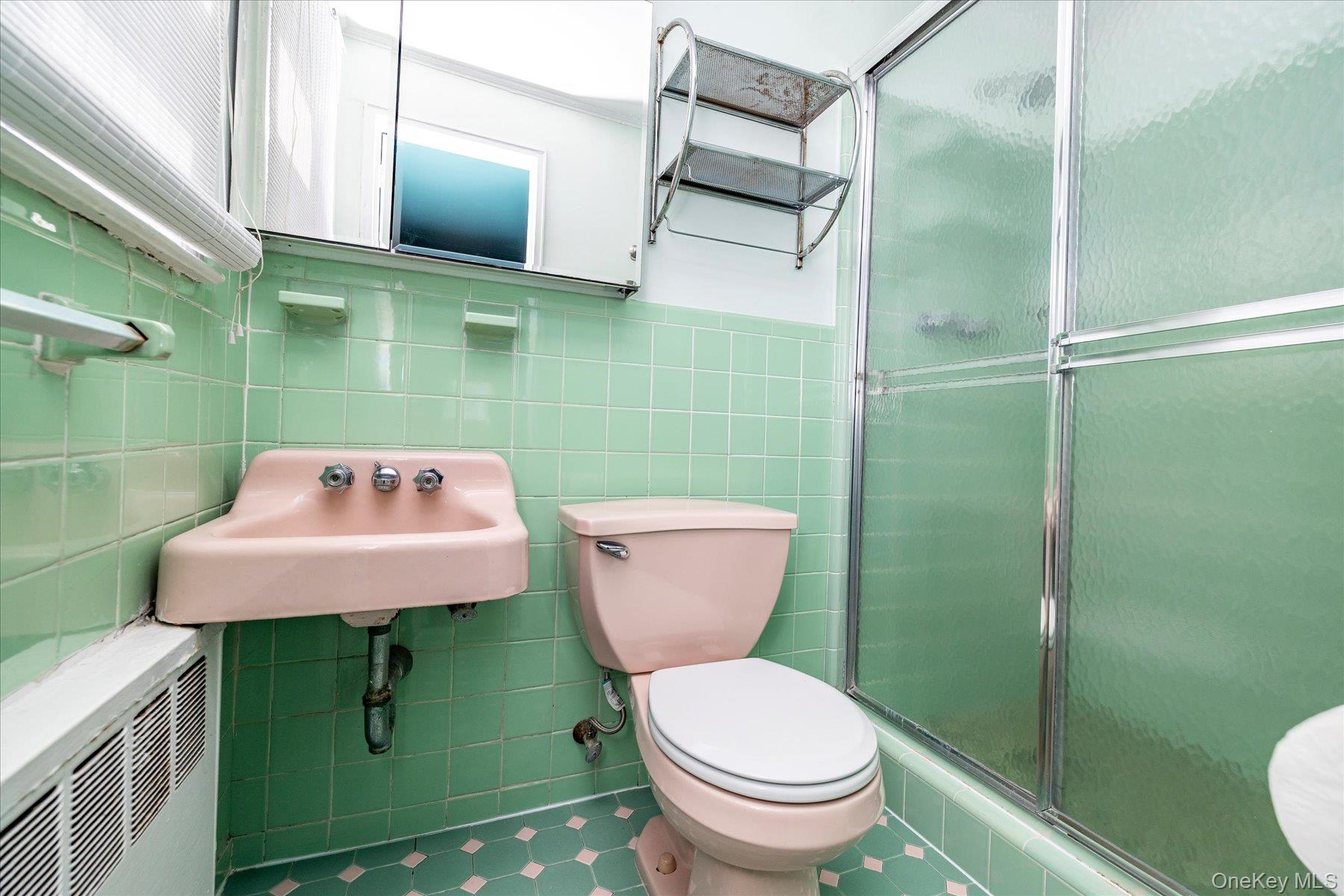 95 Thompson Avenue Property Photo 20