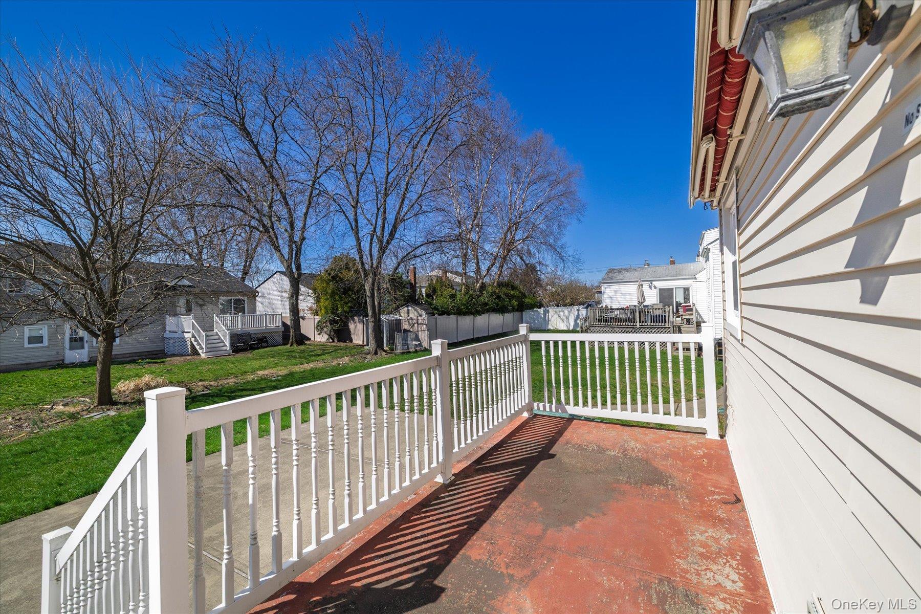 95 Thompson Avenue Property Photo 27
