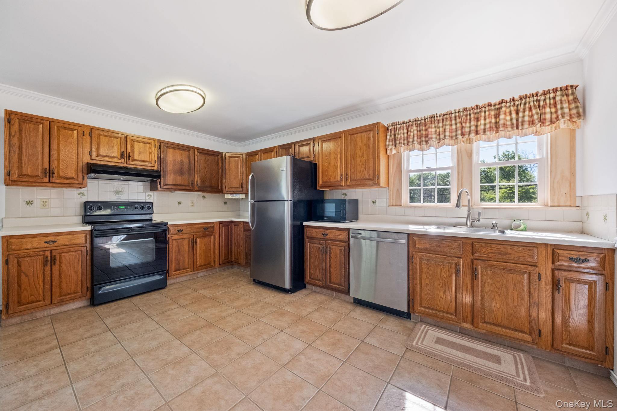 189 Lakeside Road Property Photo 4