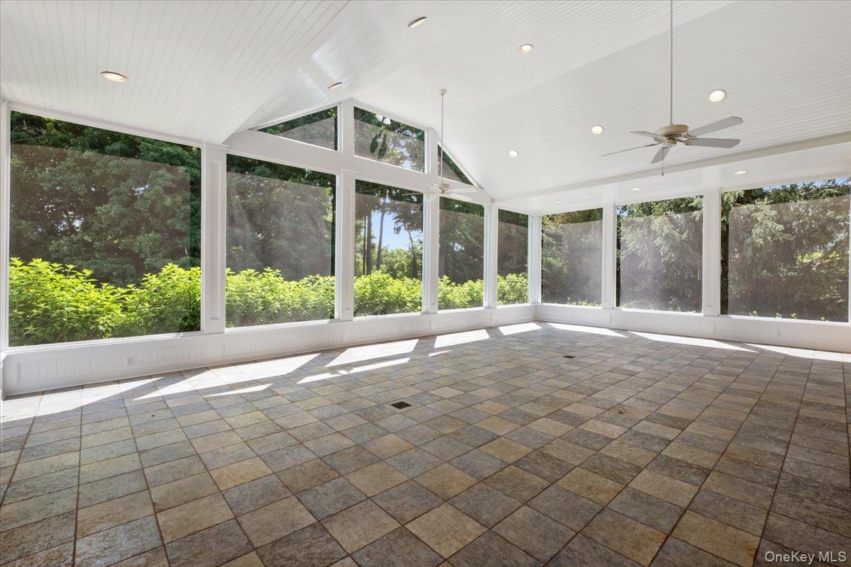 32 The Crossing Property Photo 36