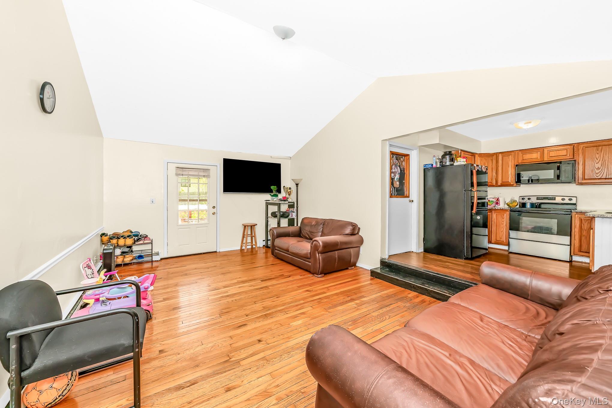 103 Gates Avenue Property Photo 2