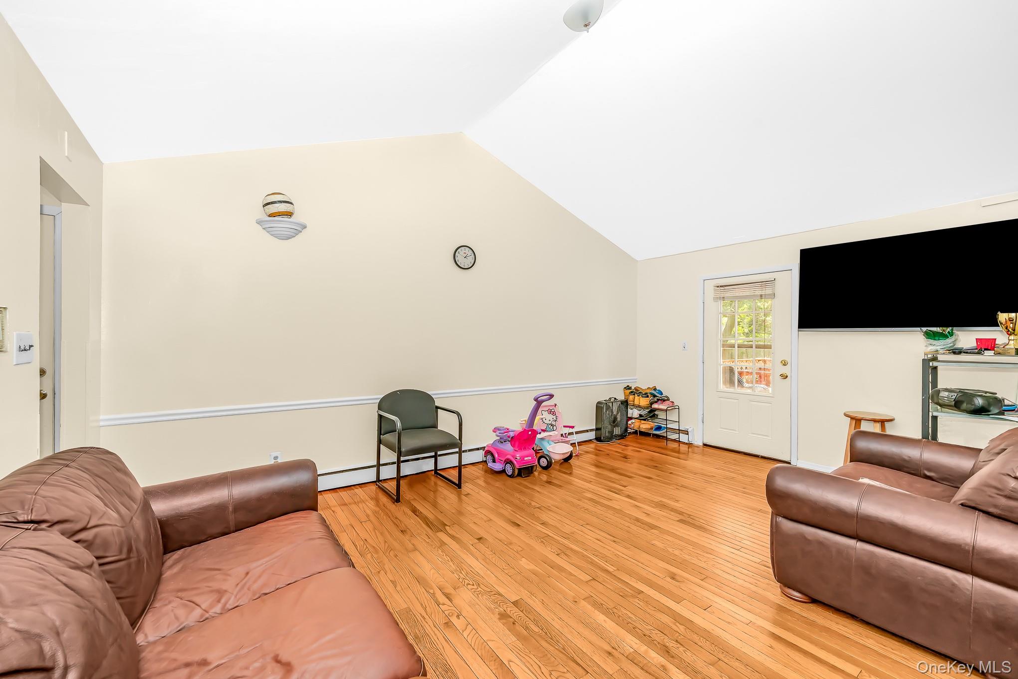 103 Gates Avenue Property Photo 3