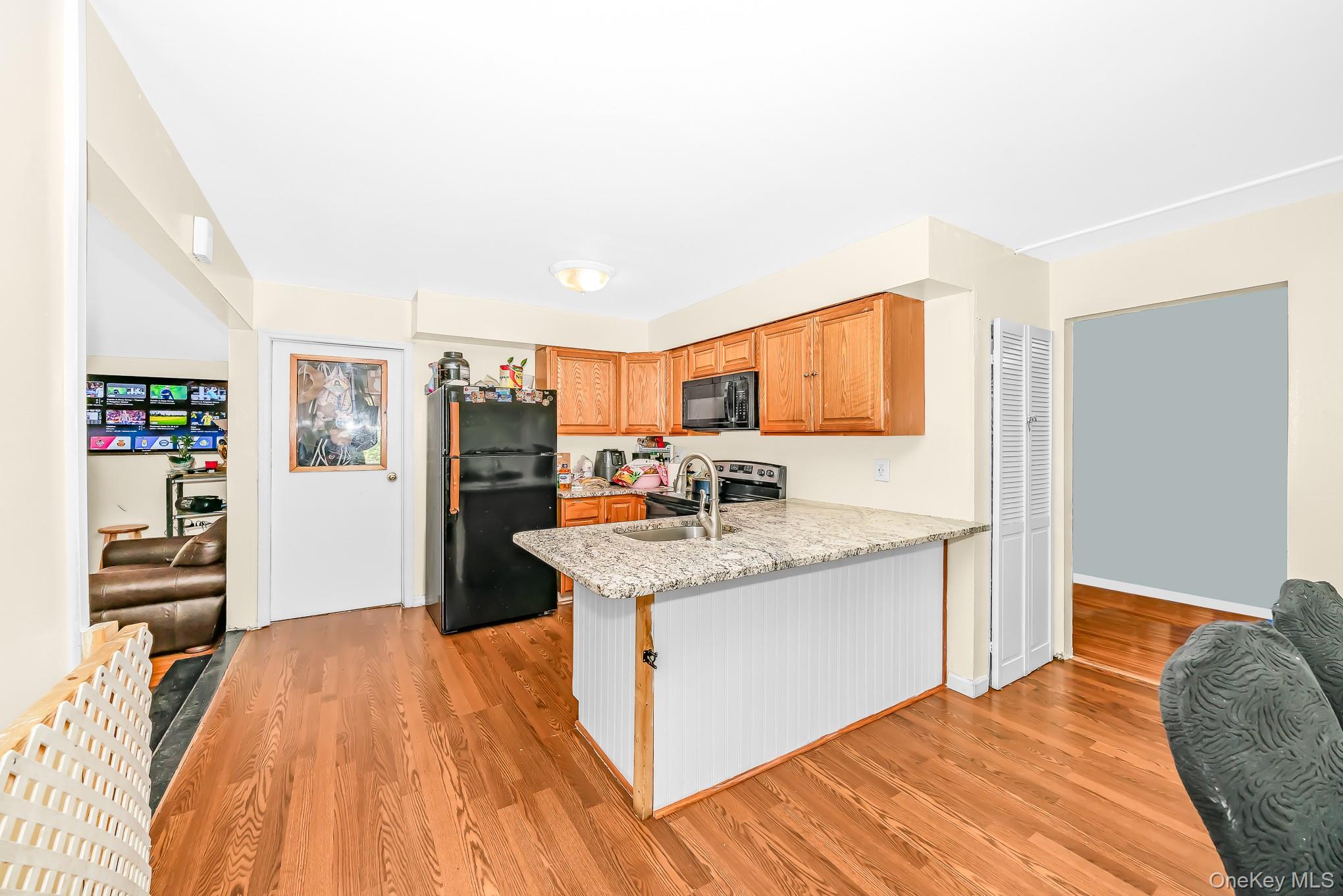 103 Gates Avenue Property Photo 8