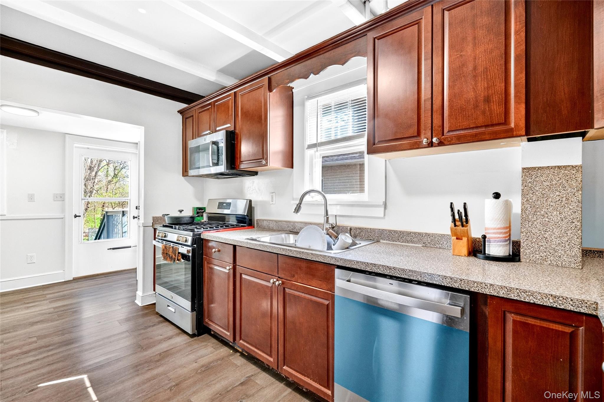 2 W Stone Street Property Photo 7