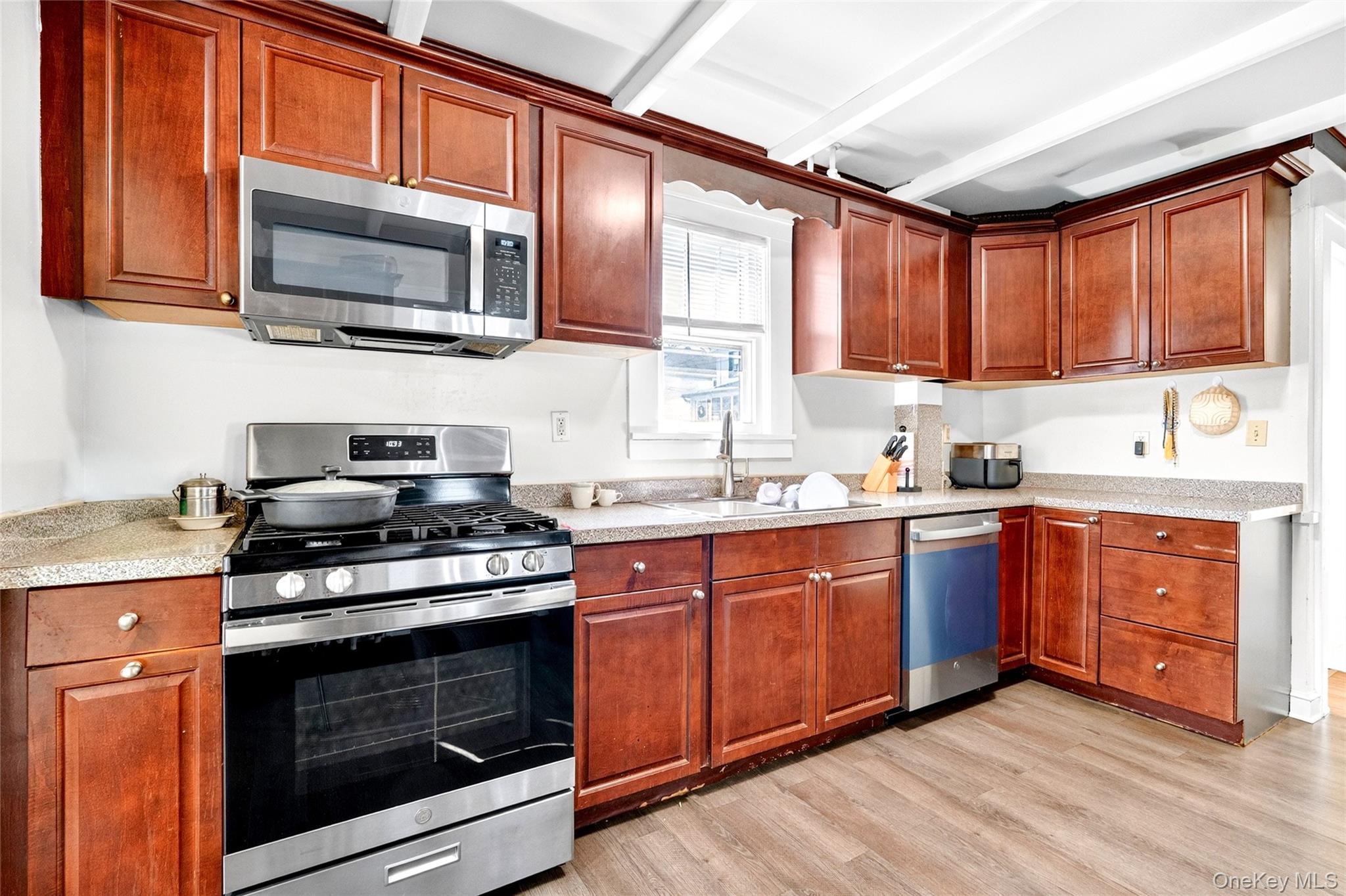 2 W Stone Street Property Photo 8