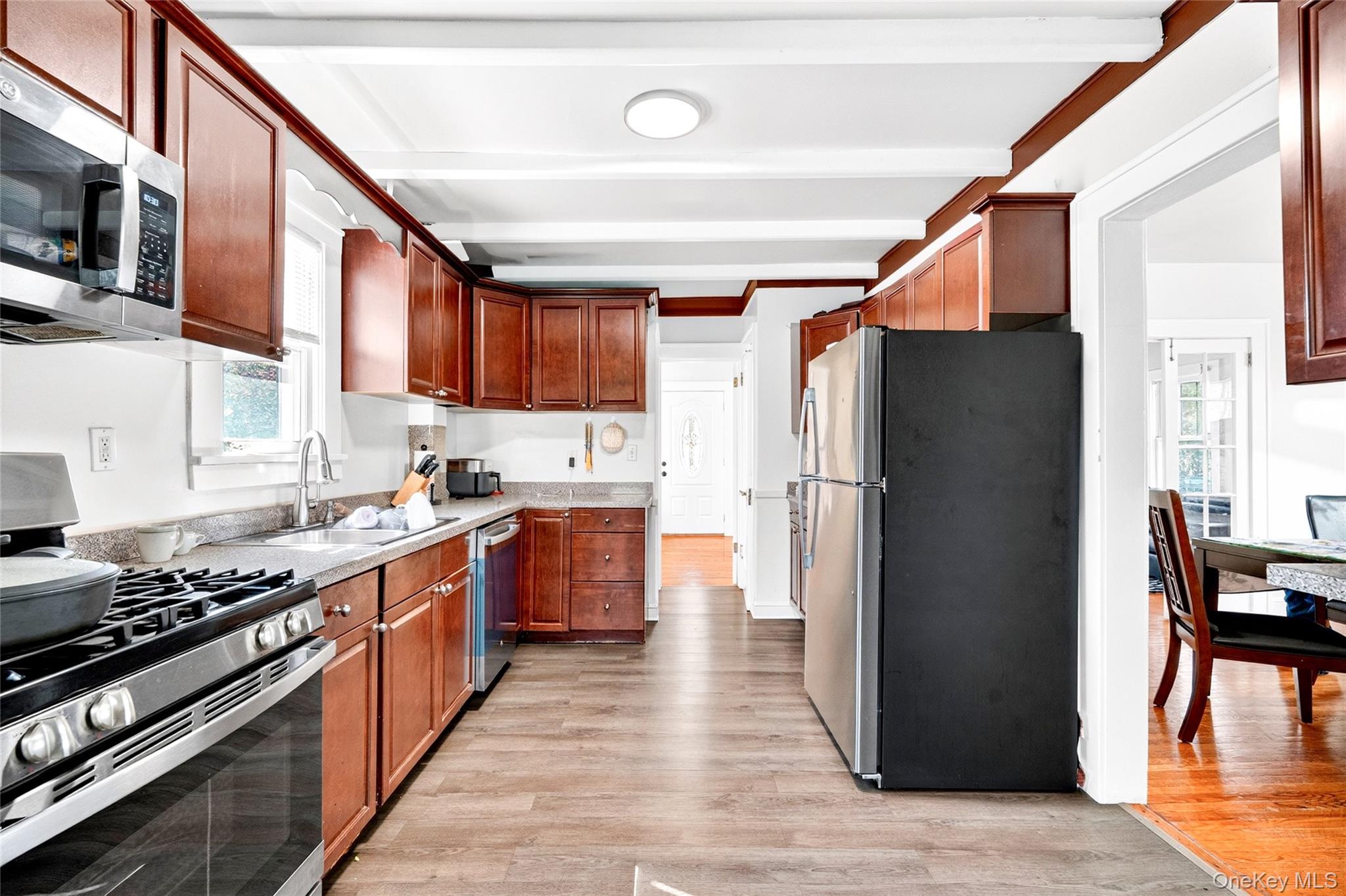 2 W Stone Street Property Photo 9
