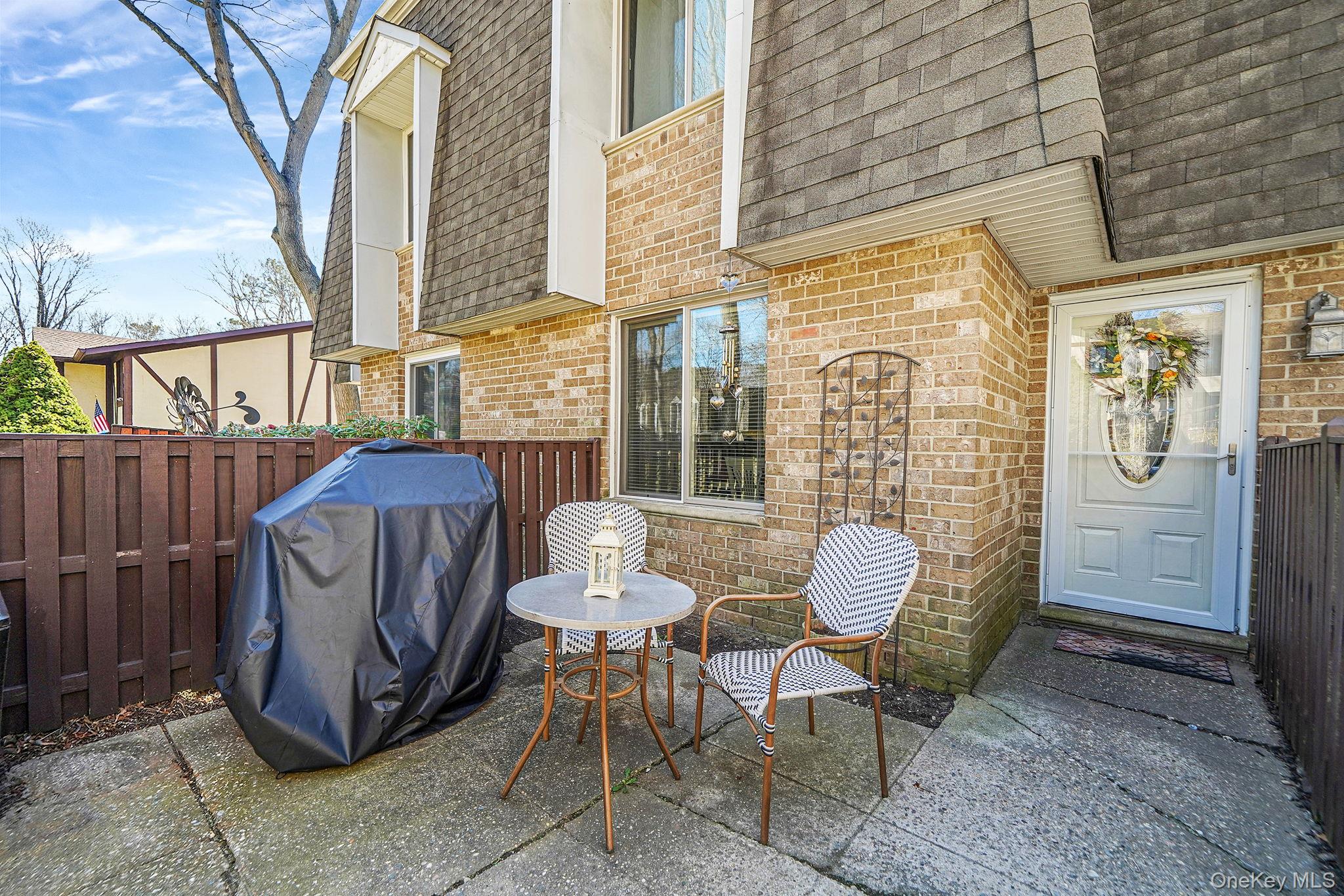 175 Cambridge Drive Property Photo 3