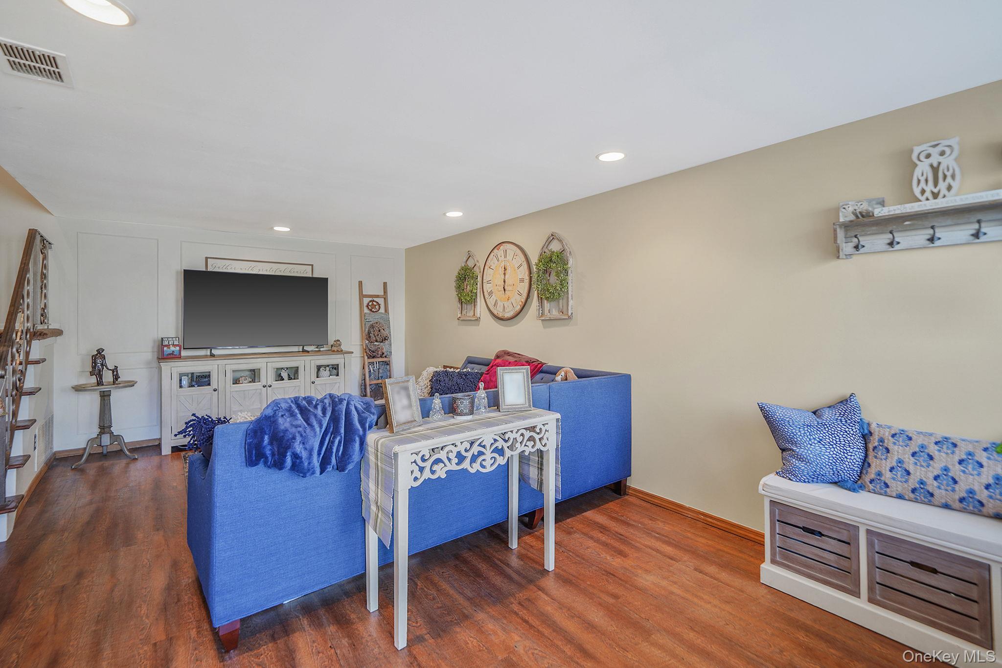 175 Cambridge Drive Property Photo 6