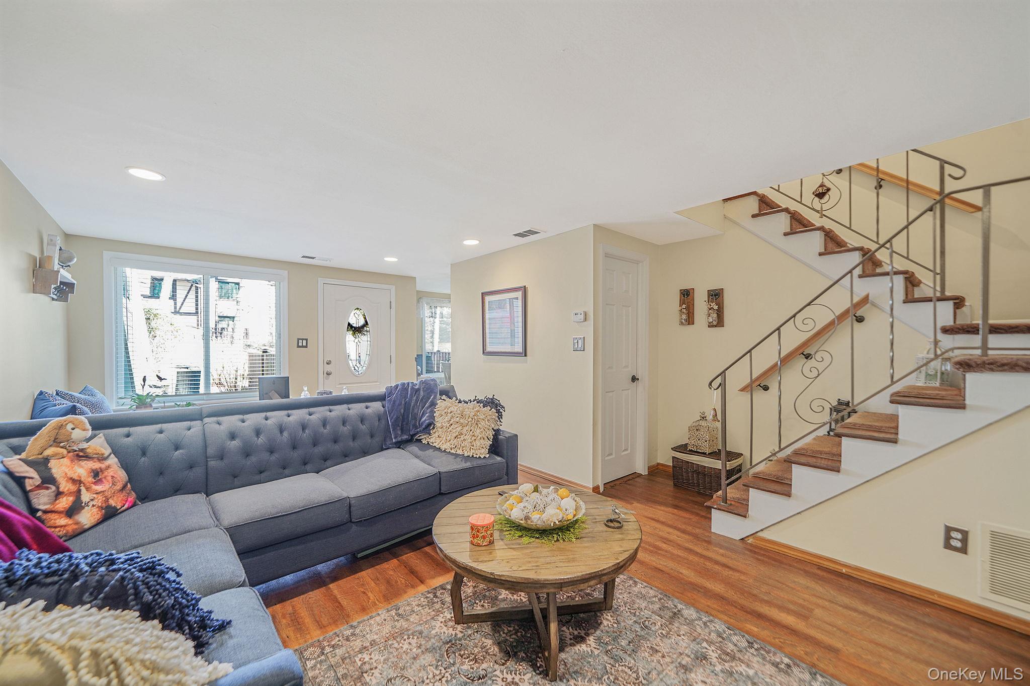 175 Cambridge Drive Property Photo 8