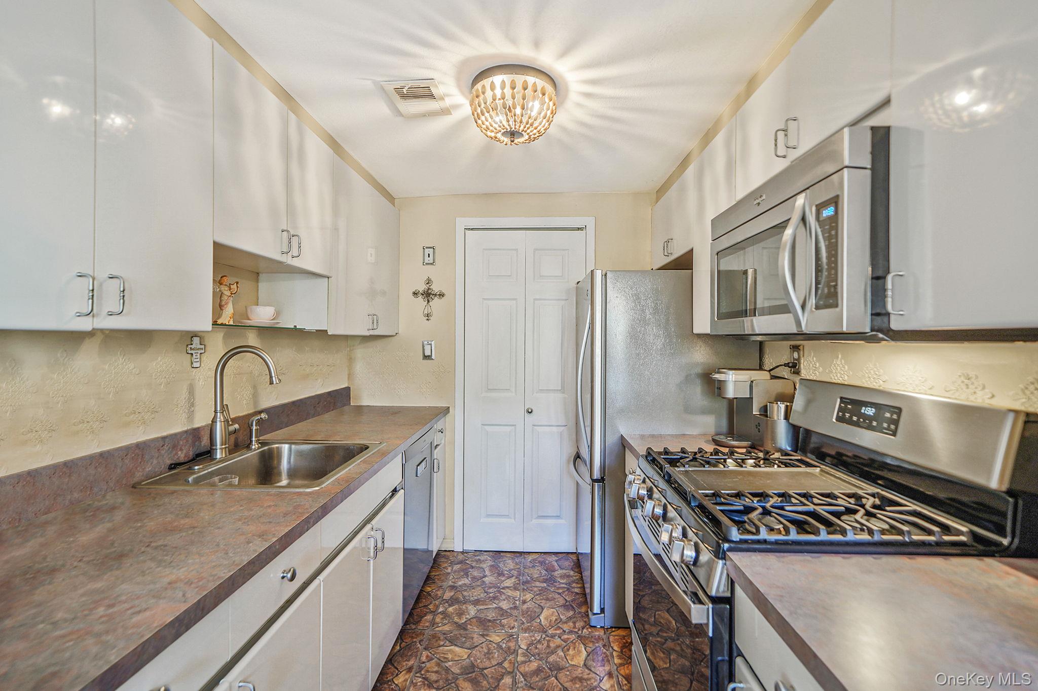 175 Cambridge Drive Property Photo 13