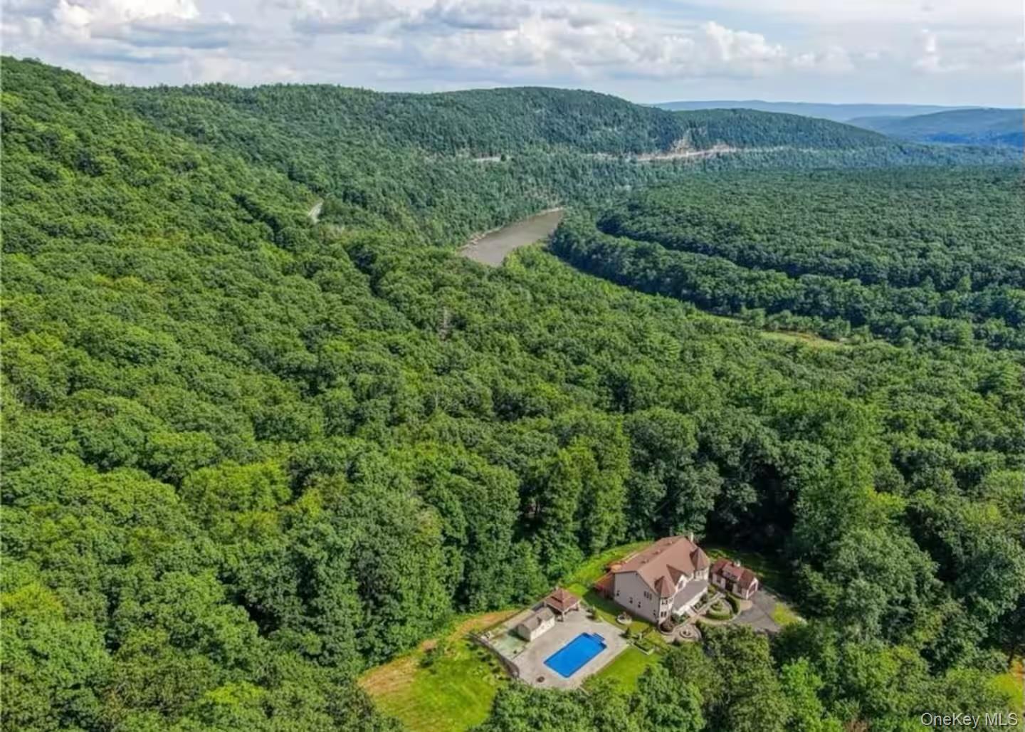 12 Hawk Mountain Drive Property Photo 4