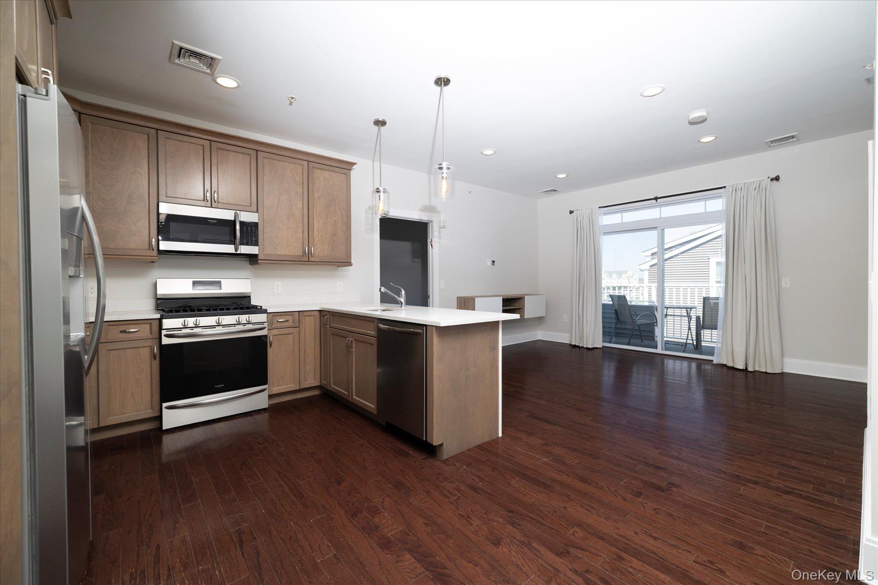 631 Marina Pointe Drive 631 Property Photo 4