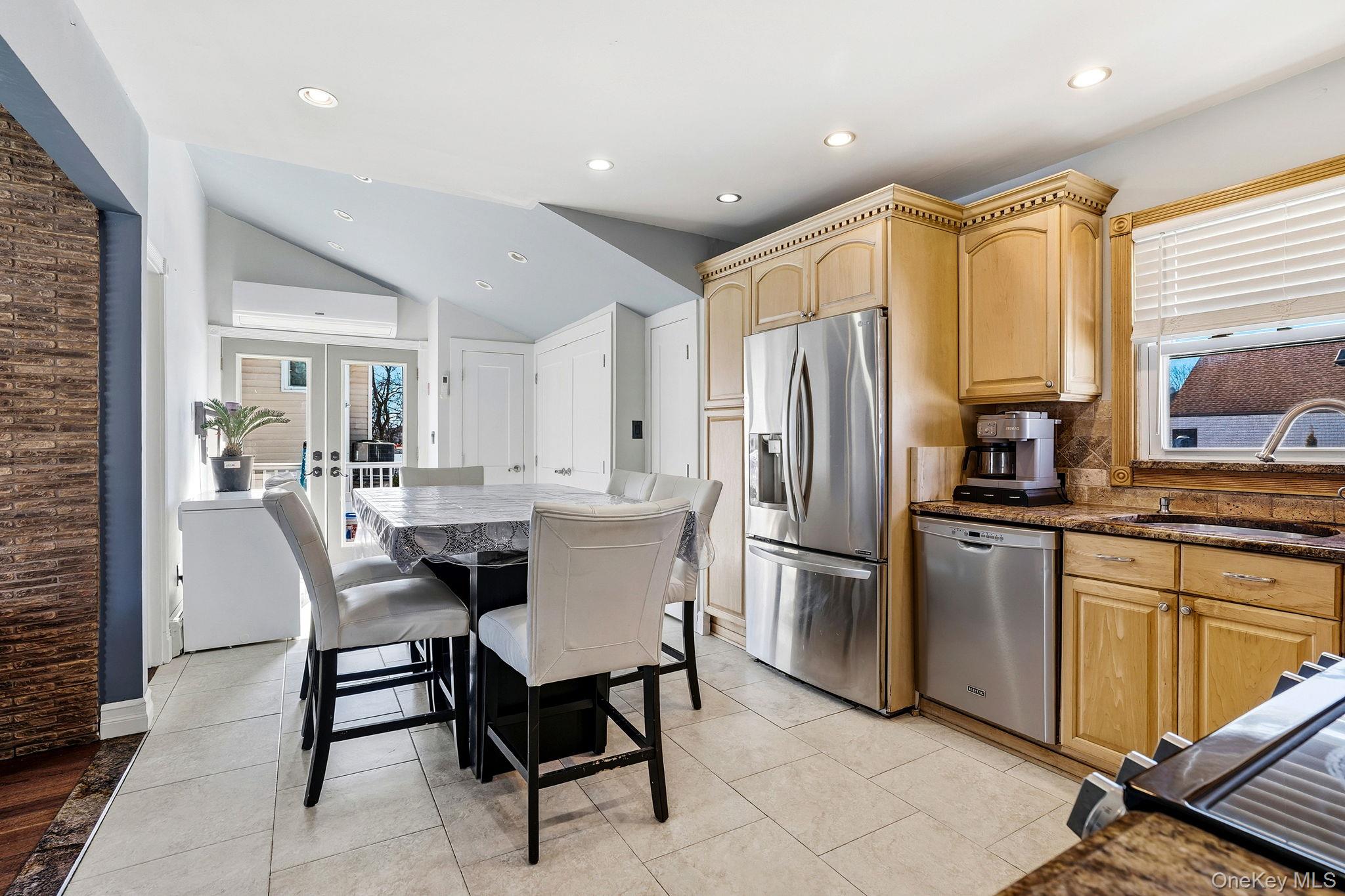 160 Saint Marks Avenue Property Photo 3