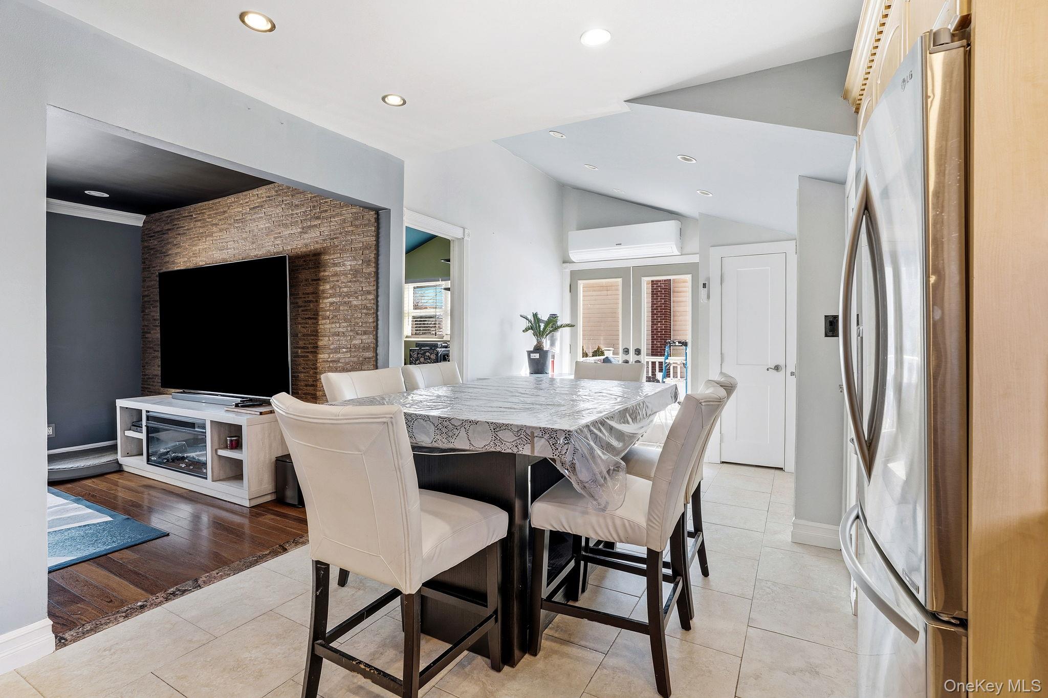 160 Saint Marks Avenue Property Photo 4
