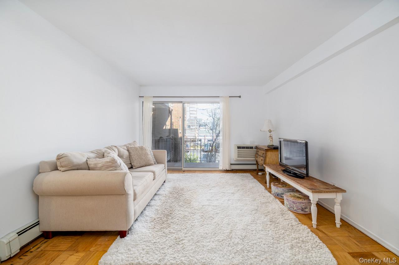 90 S Park Avenue B3 Property Photo 6