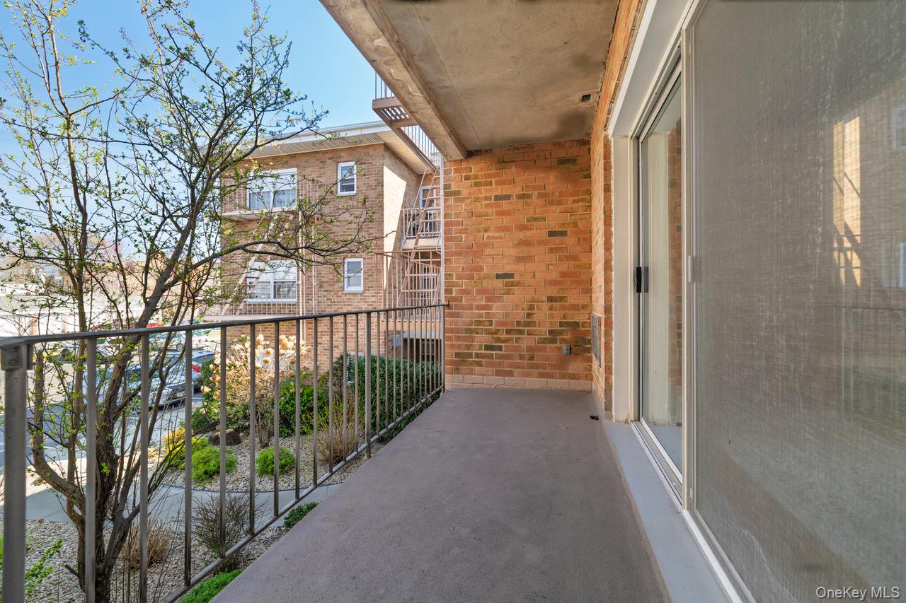 90 S Park Avenue B3 Property Photo 16
