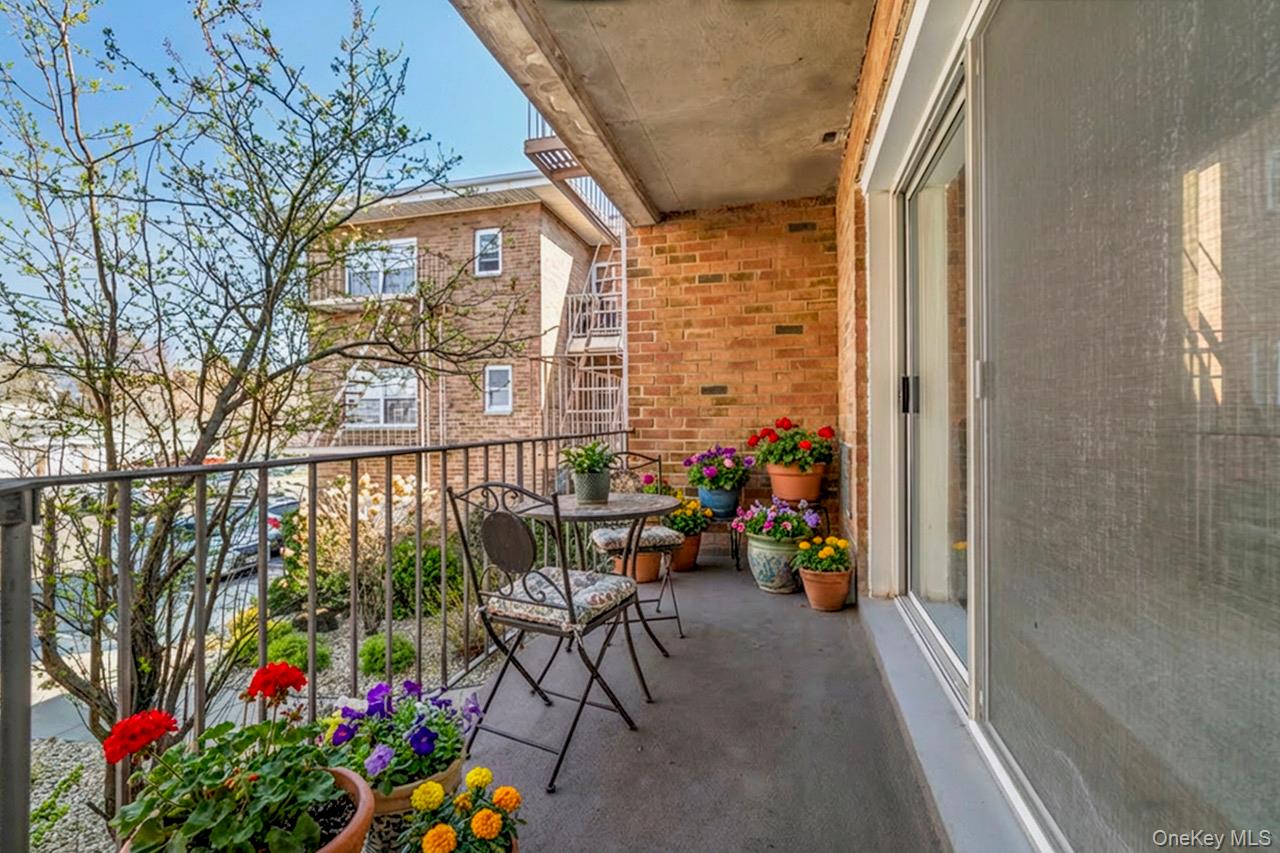 90 S Park Avenue B3 Property Photo 17