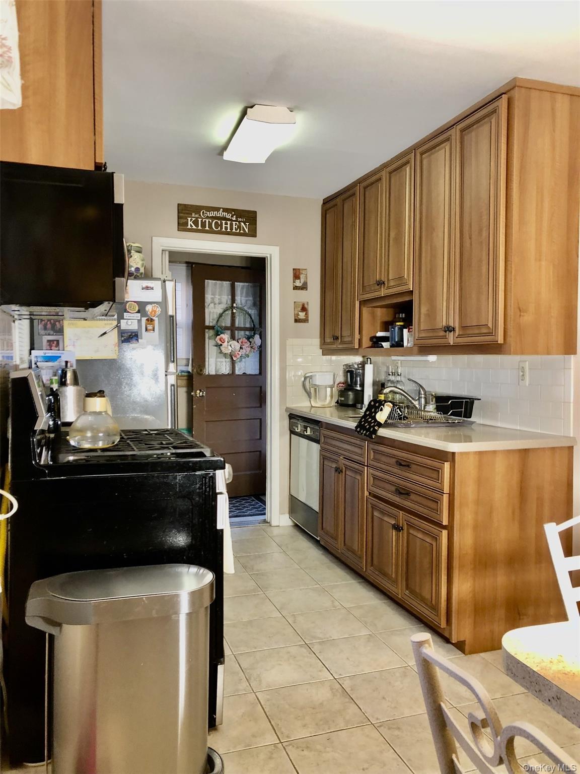 398 Hendrickson Avenue Property Photo 8