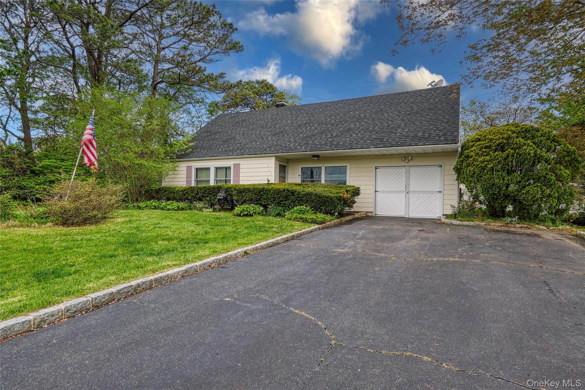 275 Southaven Avenue Property Photo 1