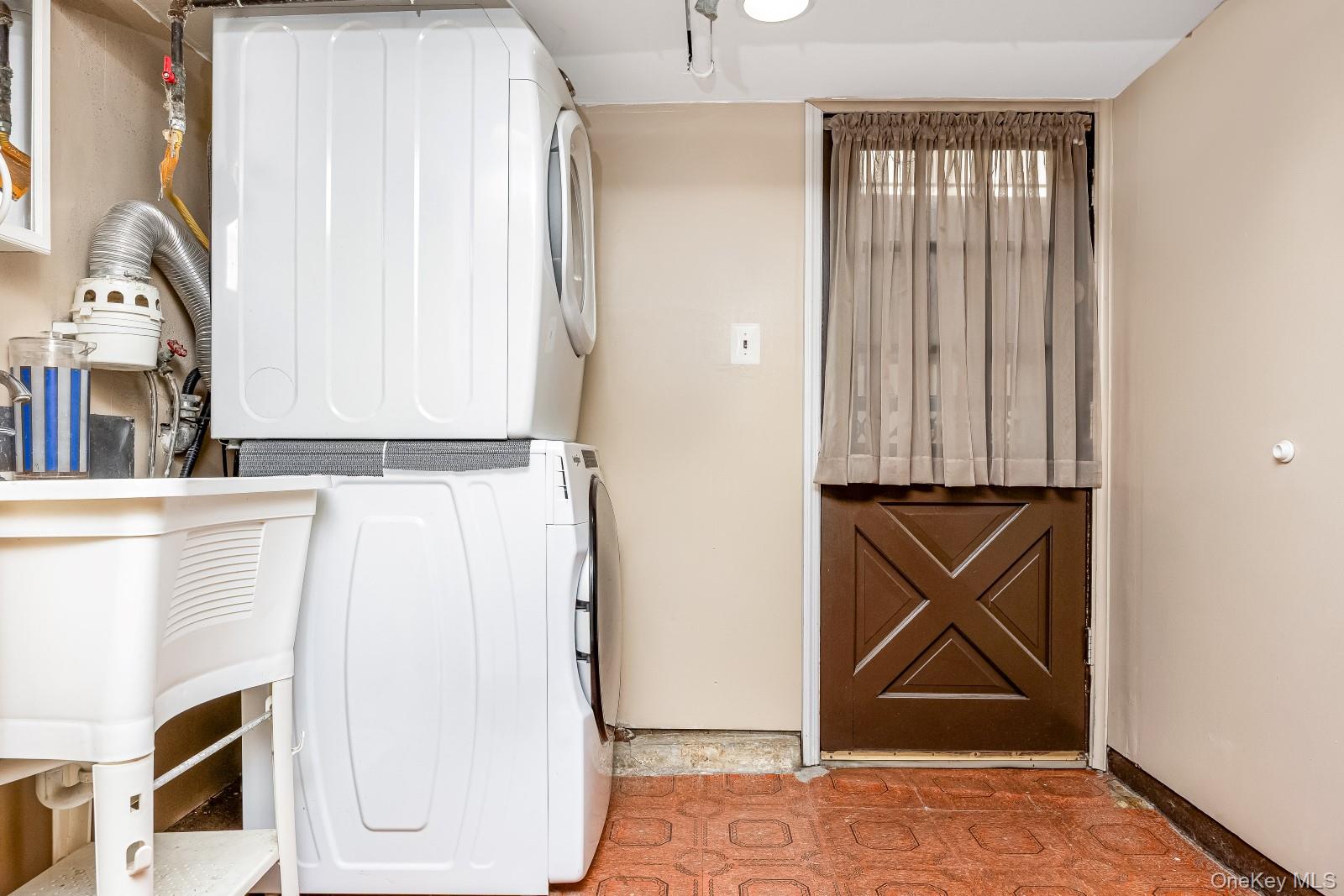 64-39 83rd Street Property Photo 27