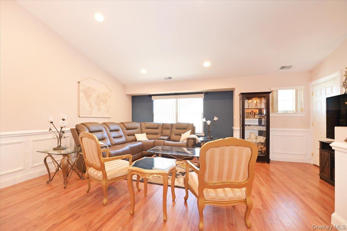 80 Morley Circle Property Photo 6