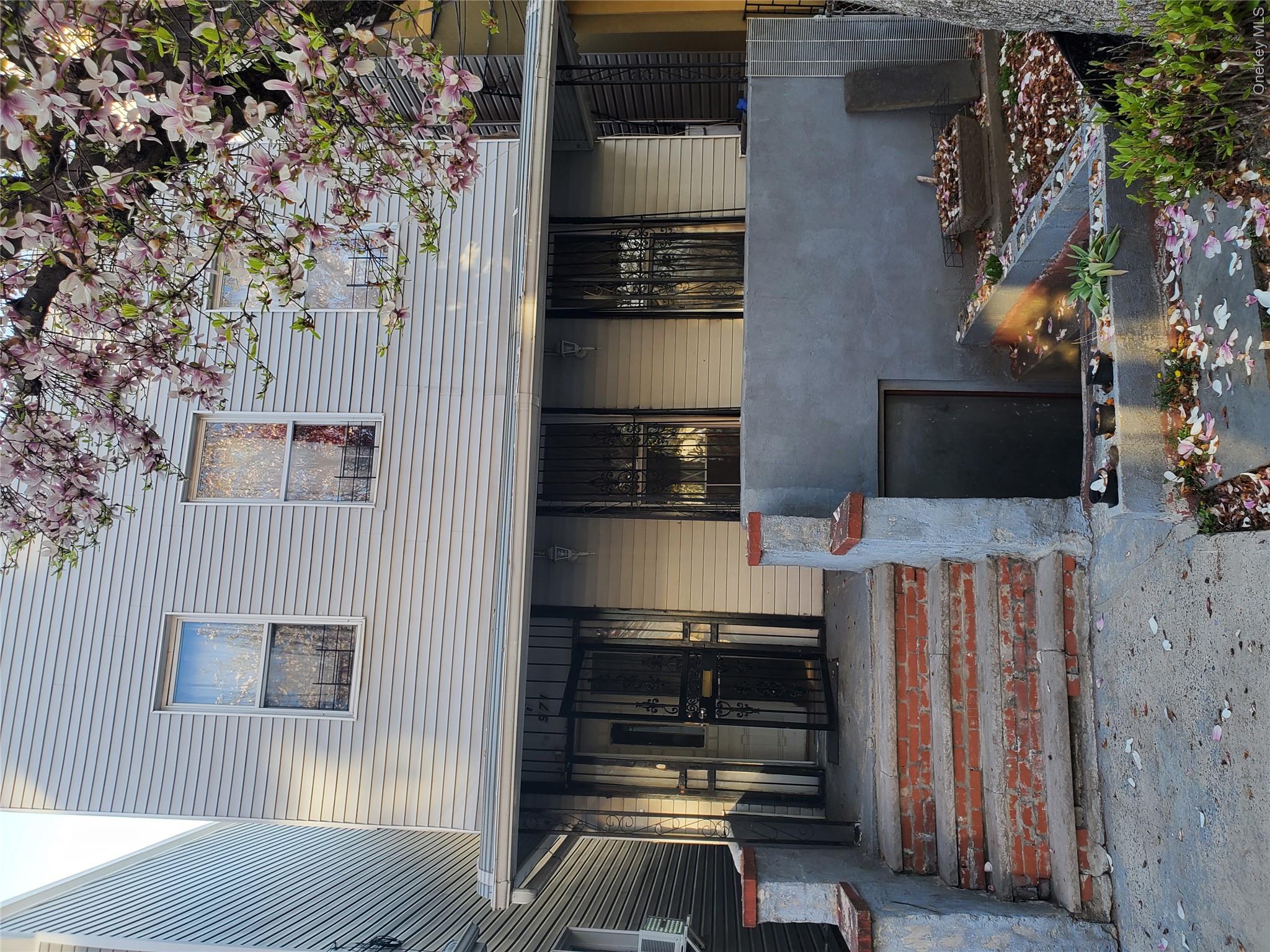 971 Teller Avenue Property Photo 1