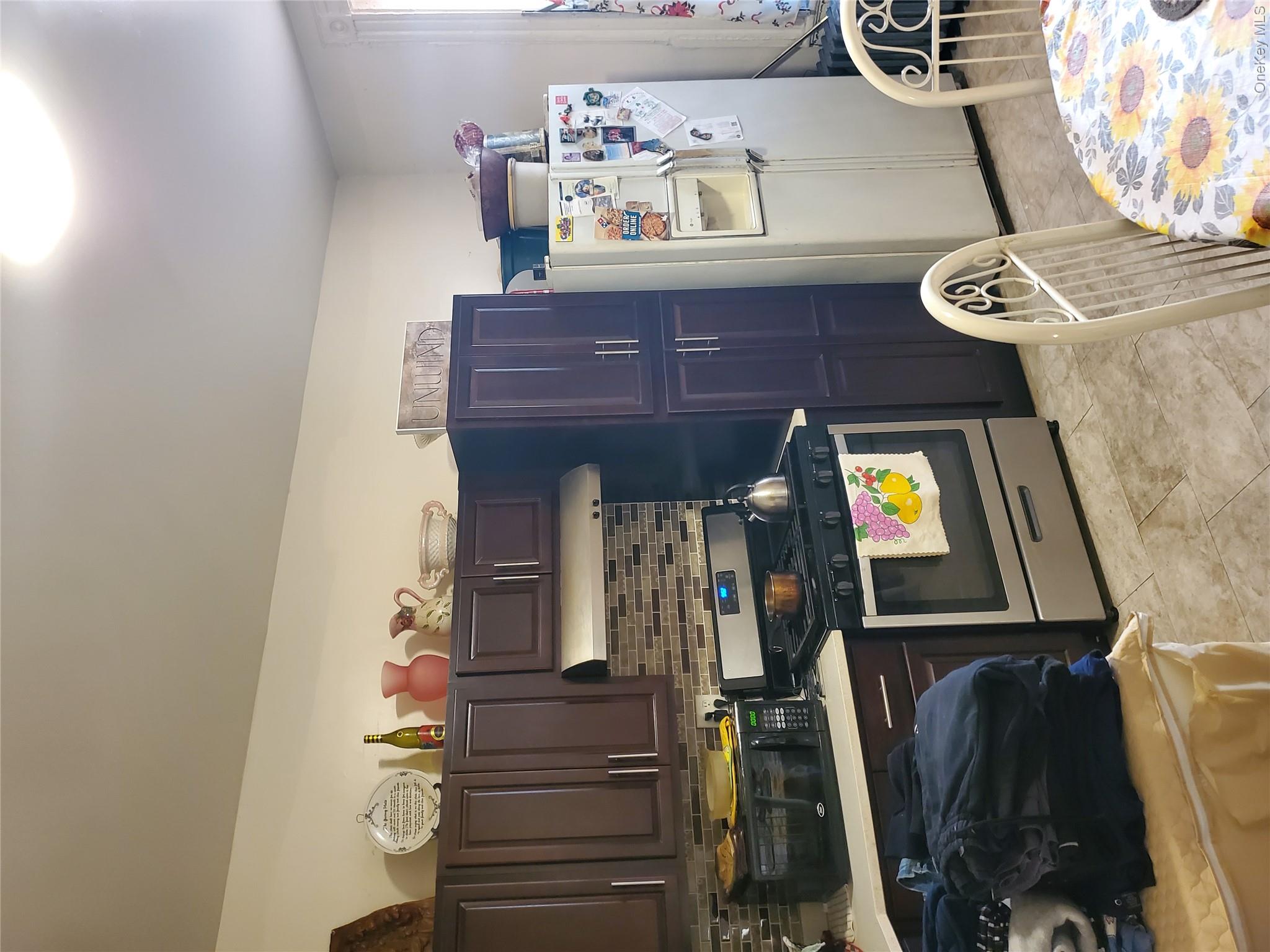 971 Teller Avenue Property Photo 3
