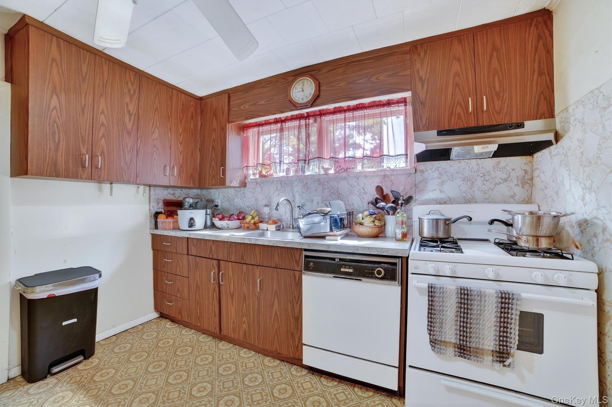 32 Terrace Avenue Property Photo 11
